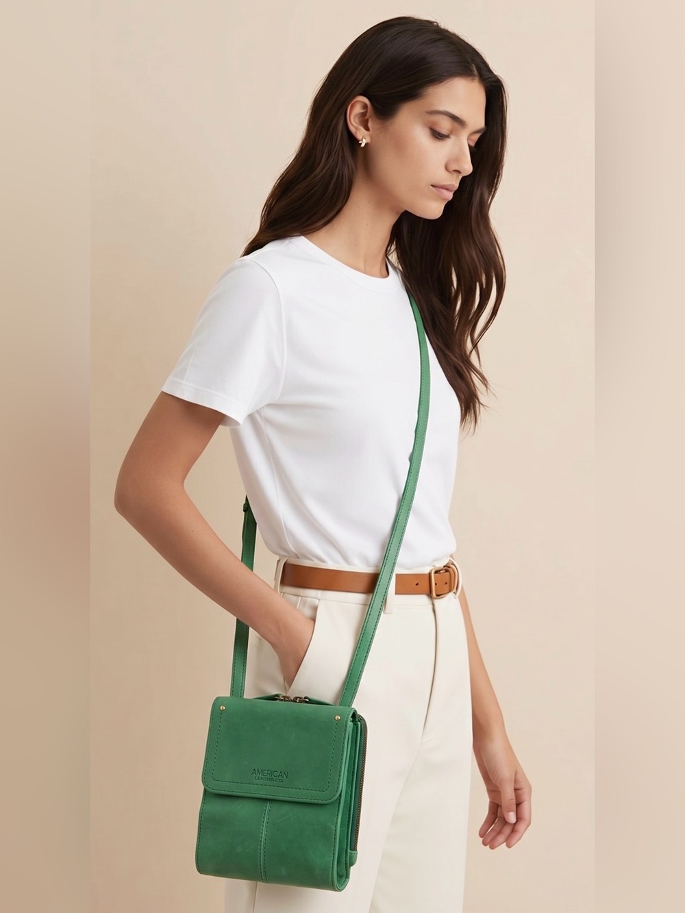 American Leather Co. Kansas Crossbody
Calf Leather Vibrant Green EUC